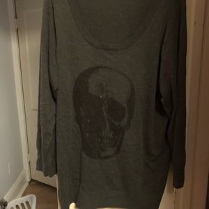 Woman skull shirt size 3